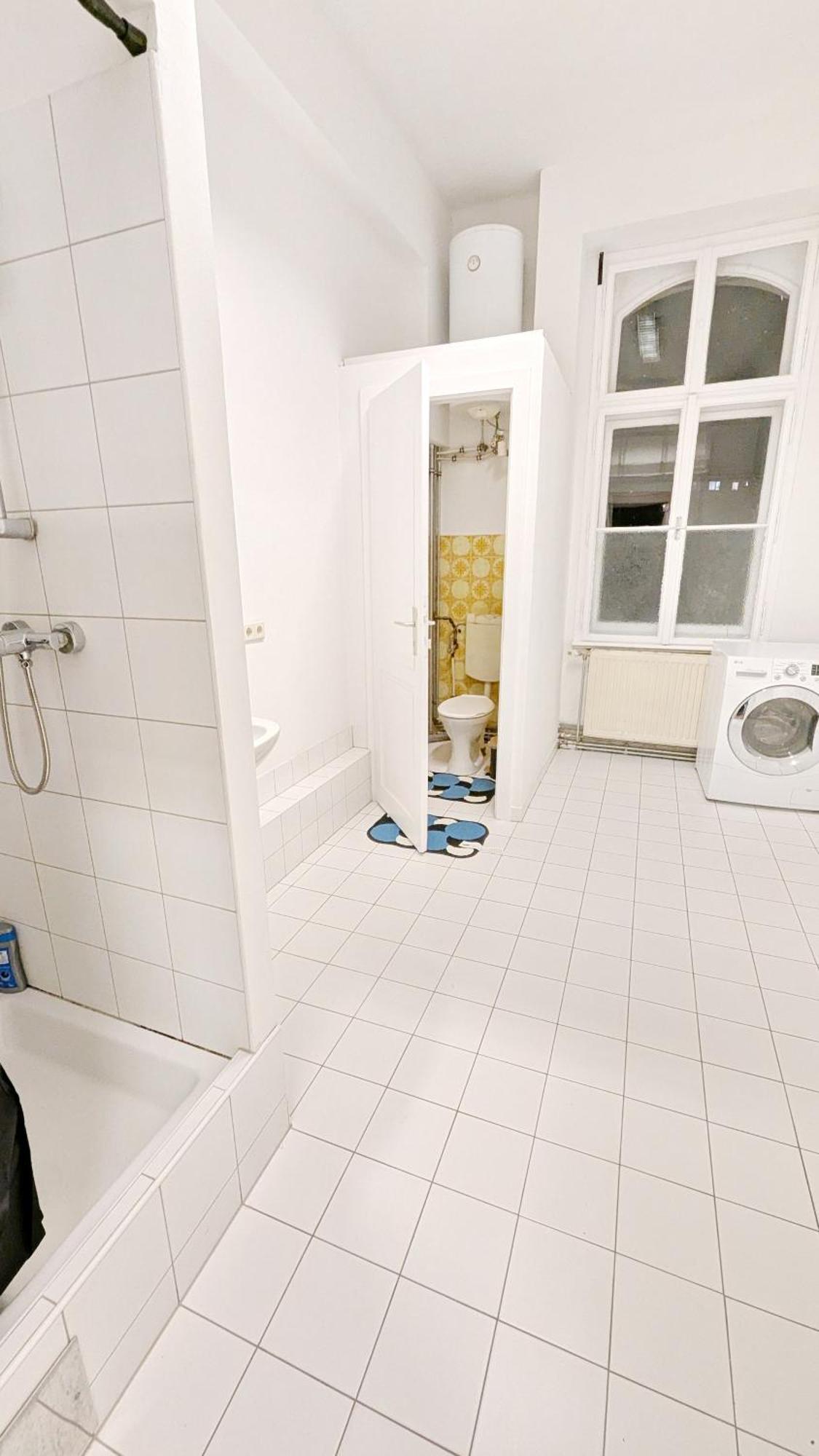 Spacious - 15 Min From Airport & Center, 5 Min From Main-bus Station Ez 12 Homestay *