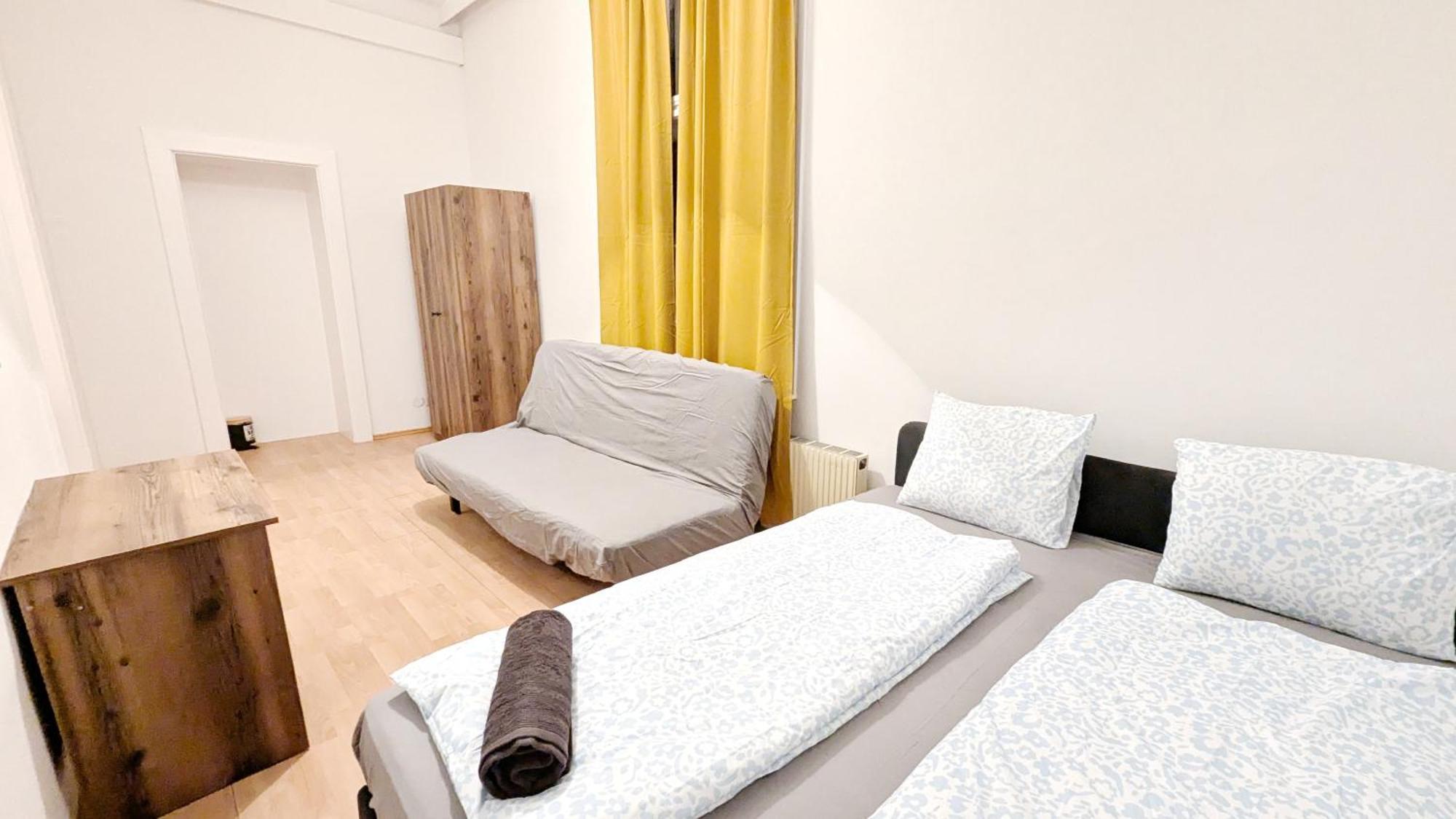 Spacious - 15 Min From Airport & Center, 5 Min From Main-bus Station Ez 12 Homestay *