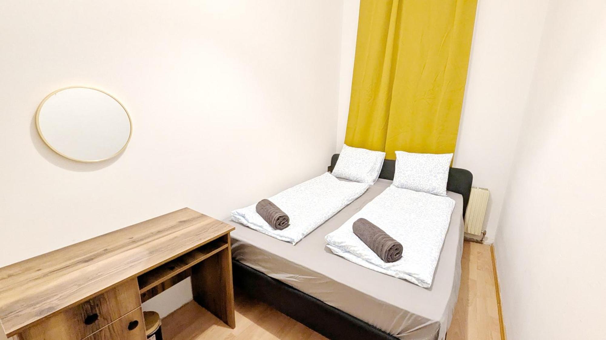 Homestay Spacious - 15 Min From Airport & Center, 5 Min From Main-bus Station Ez 12