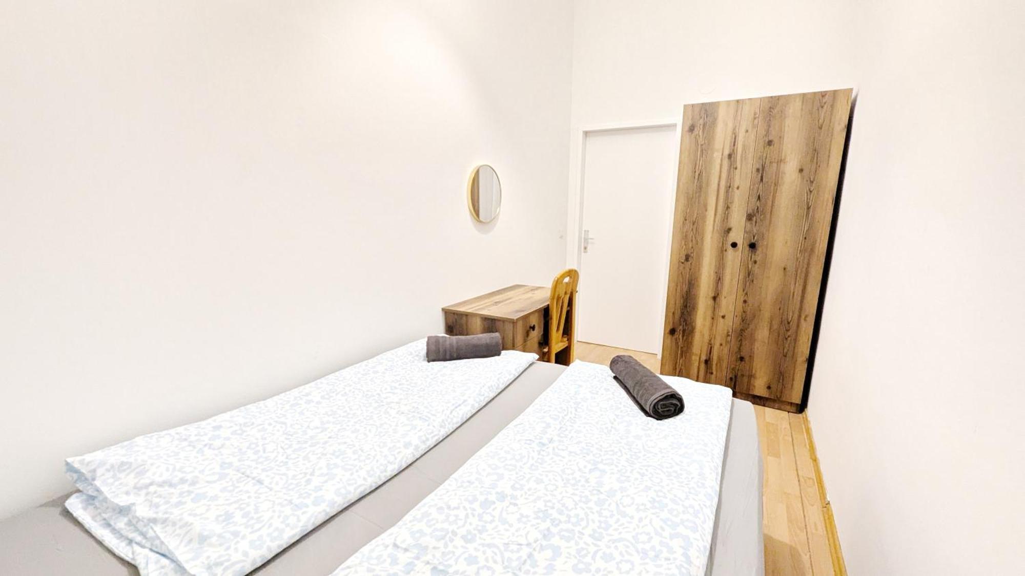 Spacious - 15 Min From Airport & Center, 5 Min From Main-bus Station Ez 12 Homestay *