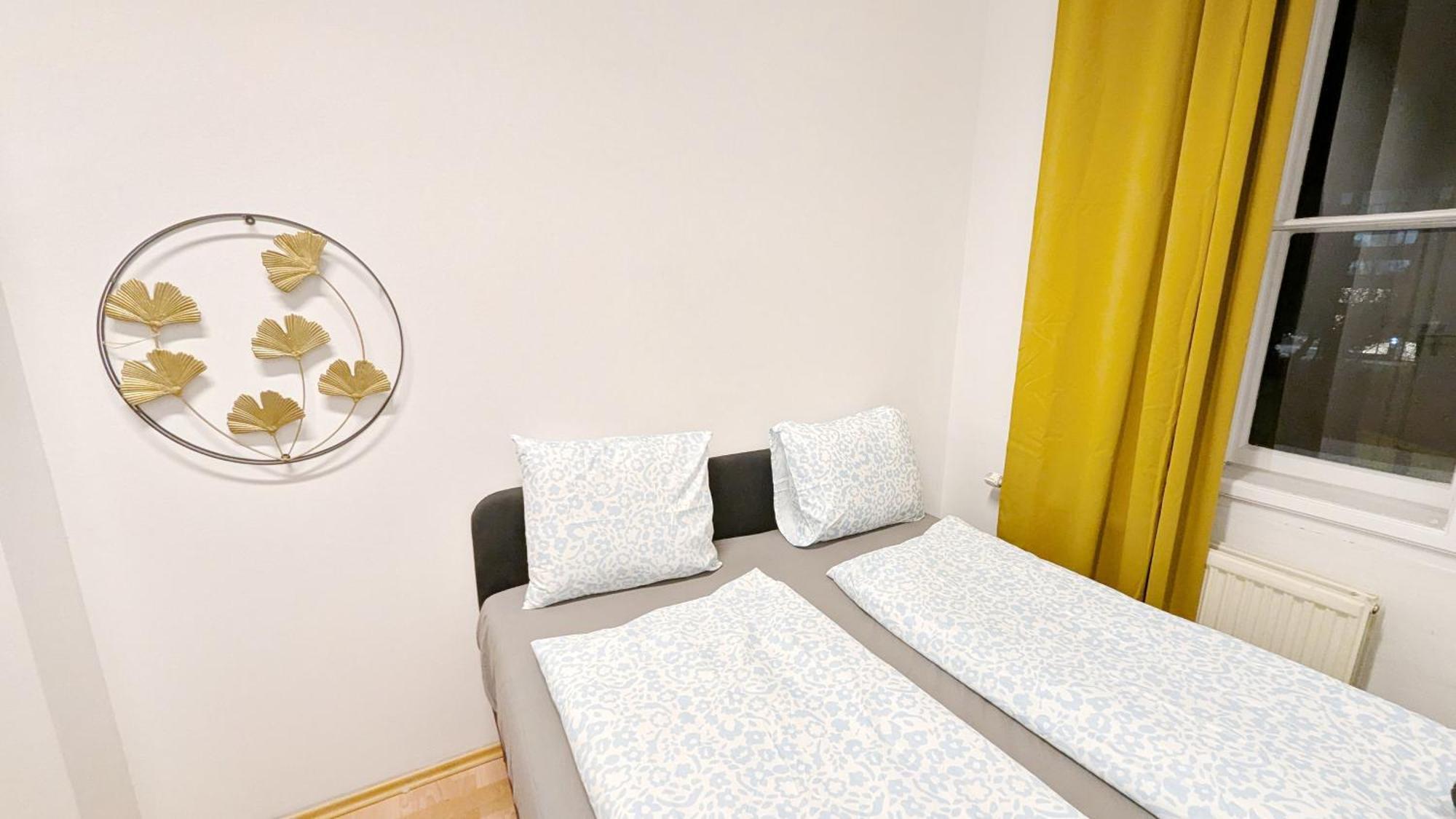 Homestay Spacious - 15 Min From Airport & Center, 5 Min From Main-bus Station Ez 12