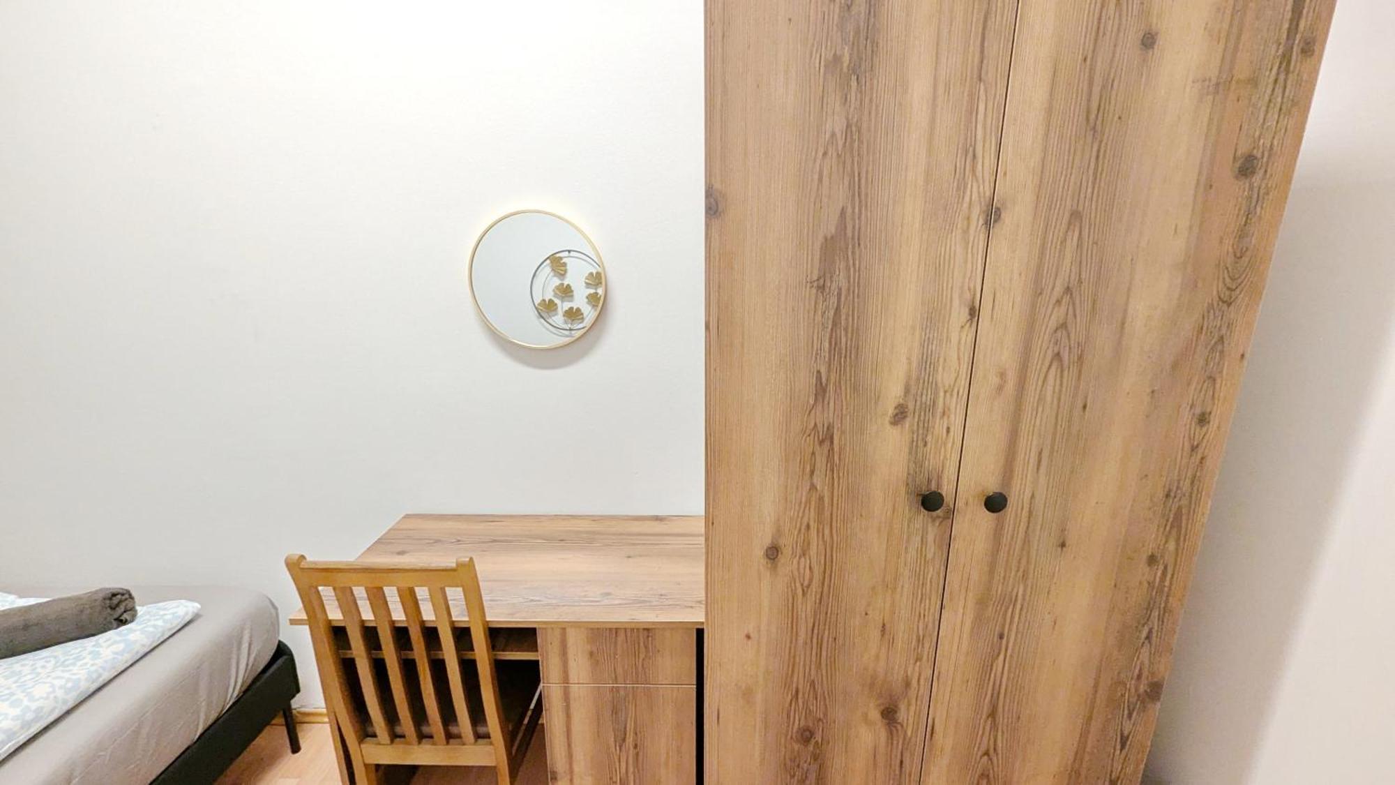 Spacious - 15 Min From Airport & Center, 5 Min From Main-bus Station Ez 12 Homestay *